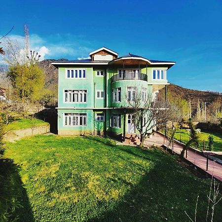 Calm Holiday Inn Srīnagar المظهر الخارجي الصورة
