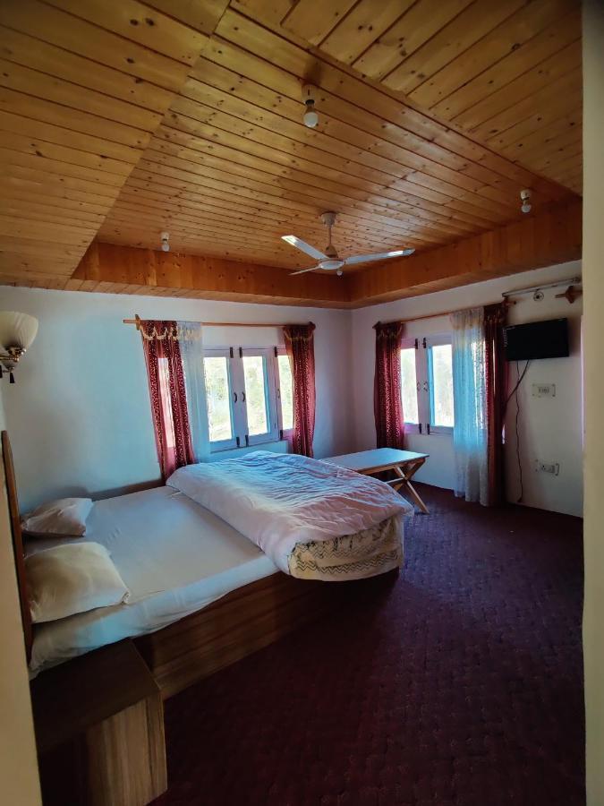 Calm Holiday Inn Srīnagar المظهر الخارجي الصورة