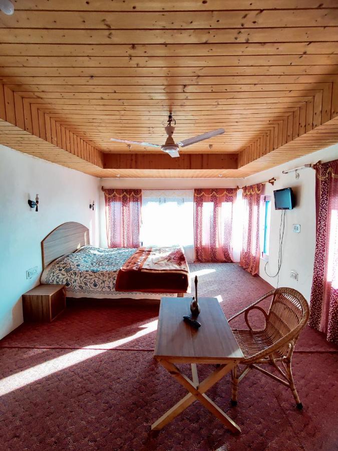 Calm Holiday Inn Srīnagar المظهر الخارجي الصورة