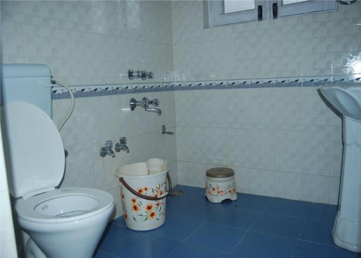 Calm Holiday Inn Srīnagar المظهر الخارجي الصورة
