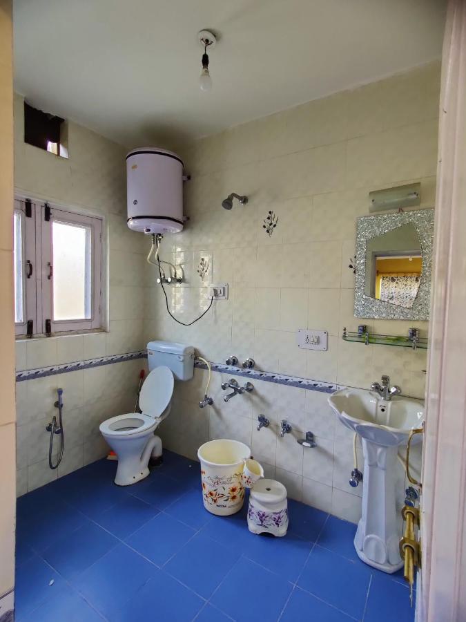 Calm Holiday Inn Srīnagar المظهر الخارجي الصورة