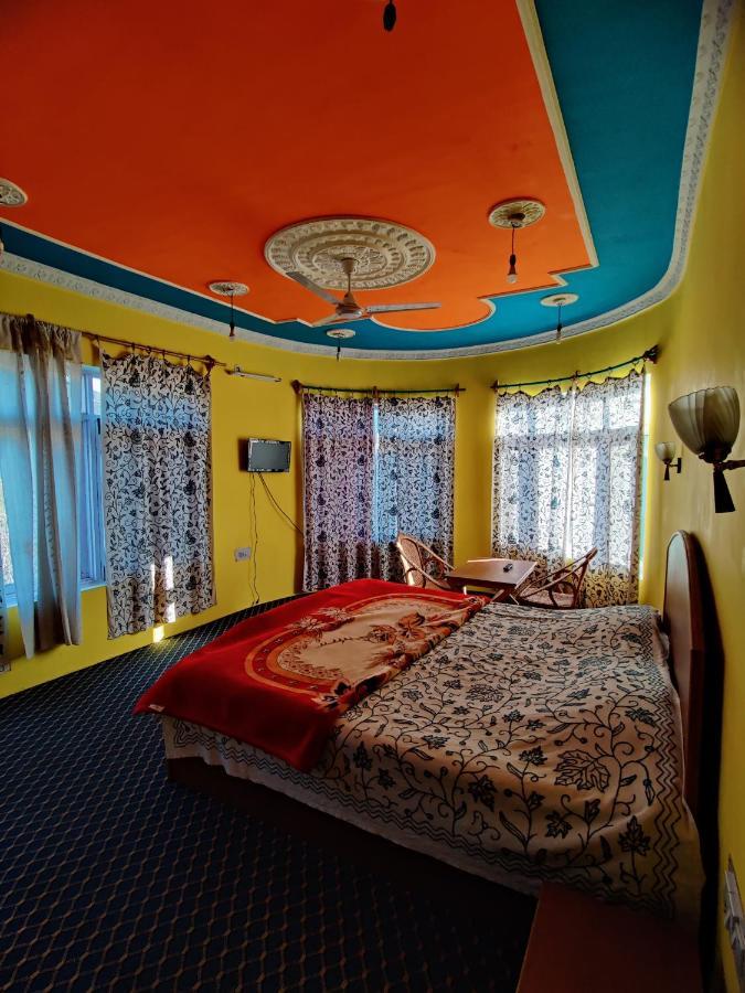 Calm Holiday Inn Srīnagar المظهر الخارجي الصورة