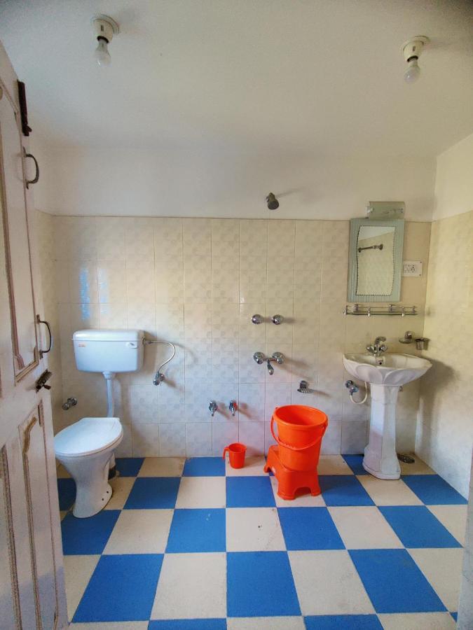 Calm Holiday Inn Srīnagar المظهر الخارجي الصورة