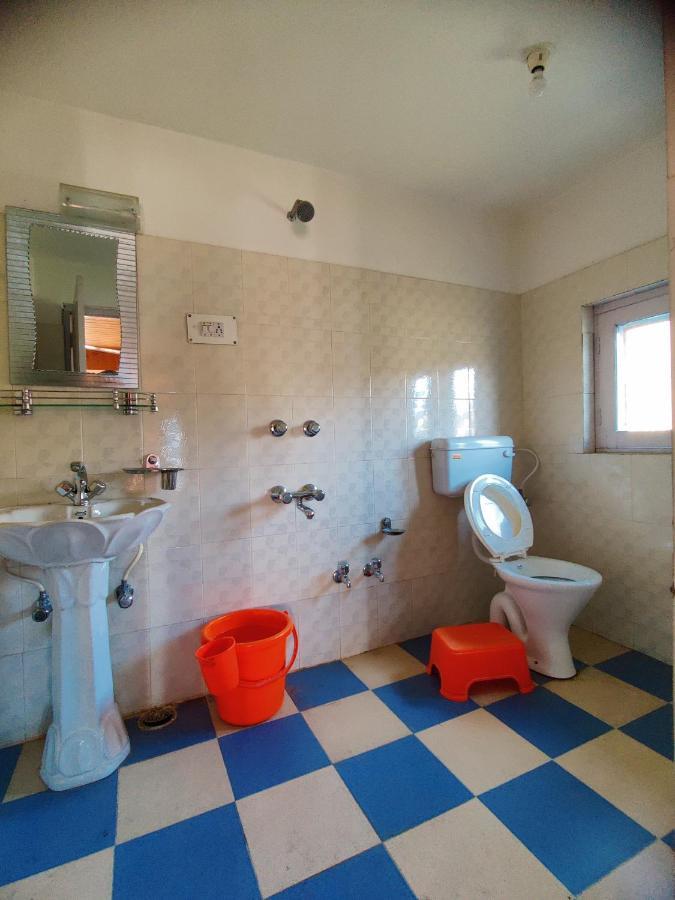 Calm Holiday Inn Srīnagar المظهر الخارجي الصورة