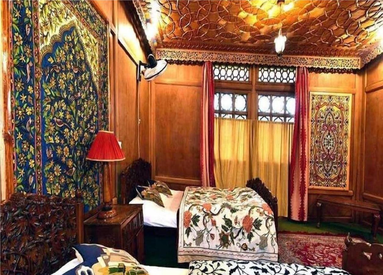 Calm Holiday Inn Srīnagar المظهر الخارجي الصورة